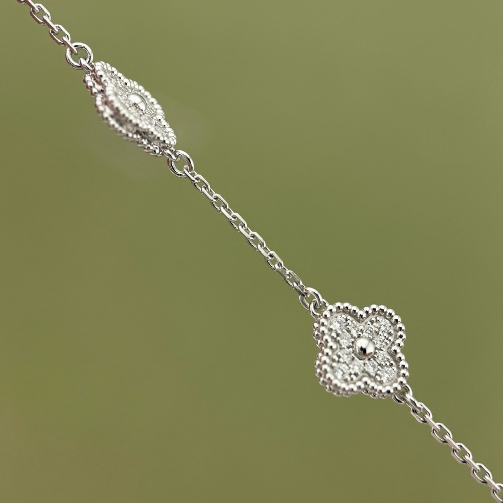 Van Cleef & Arpels Vintage Alhambra bracelet, 5 four-leaf lucky patterns - Picture 4 of 7